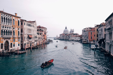 Atracción principal de Venecia después de Praga-Viaje en tren por Venecia